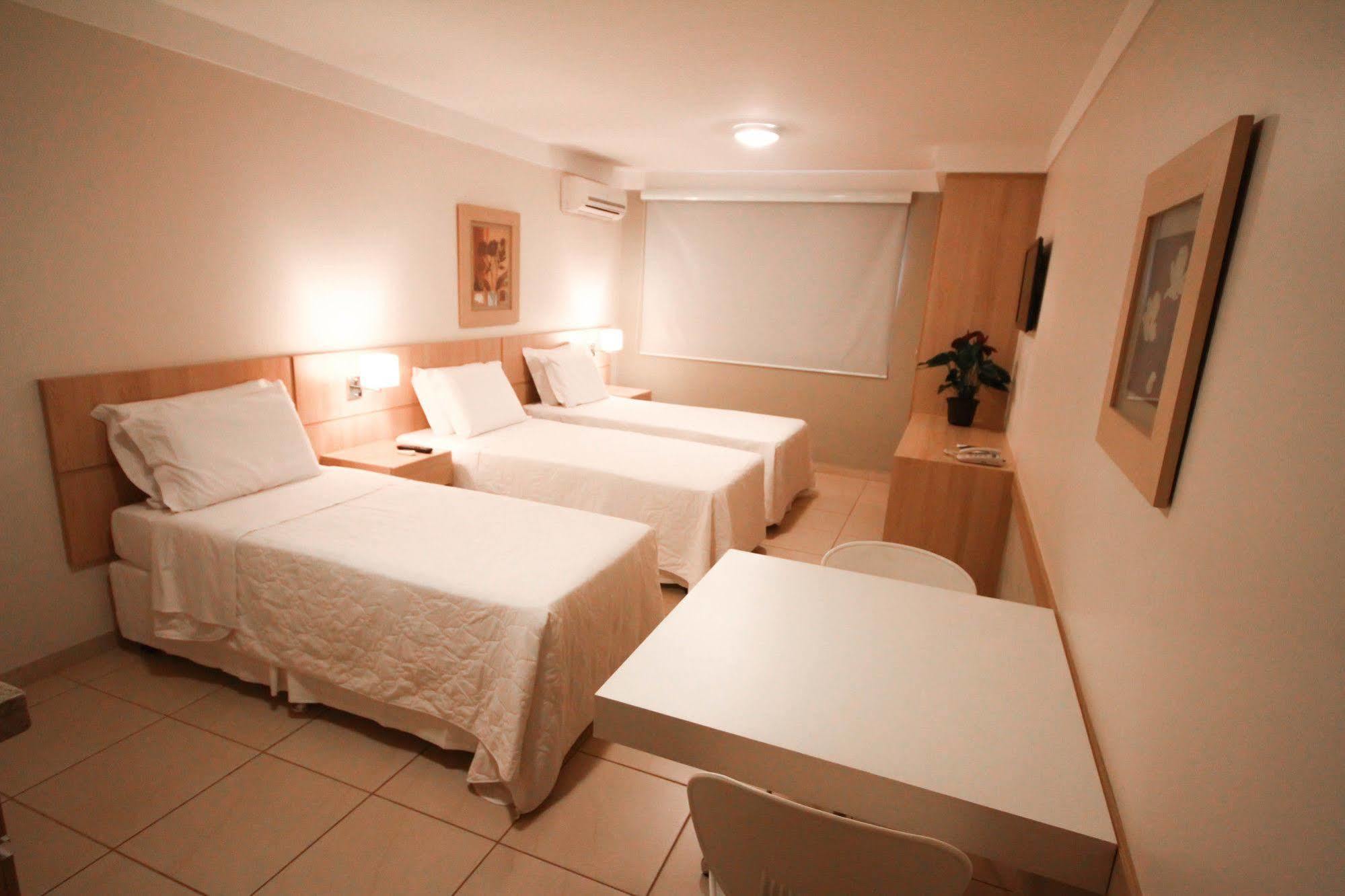Gales Park Hotel Dourados Exteriér fotografie